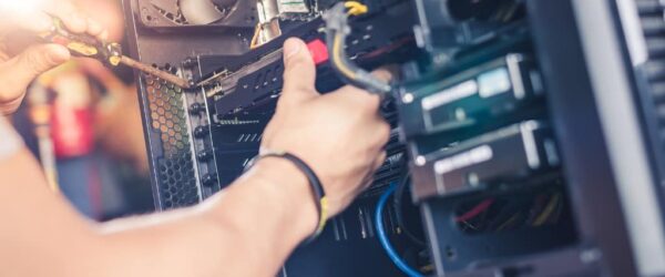 building-custom-desktop A tech building a custom desktop