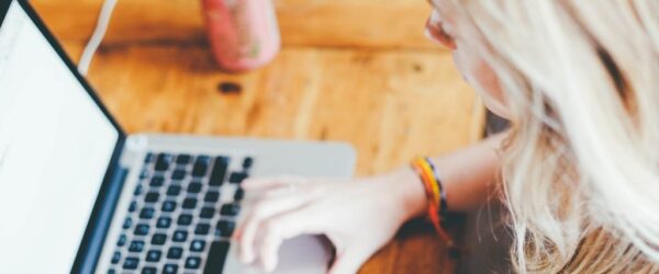 looking-to-buy-new-laptop A woman using a laptop